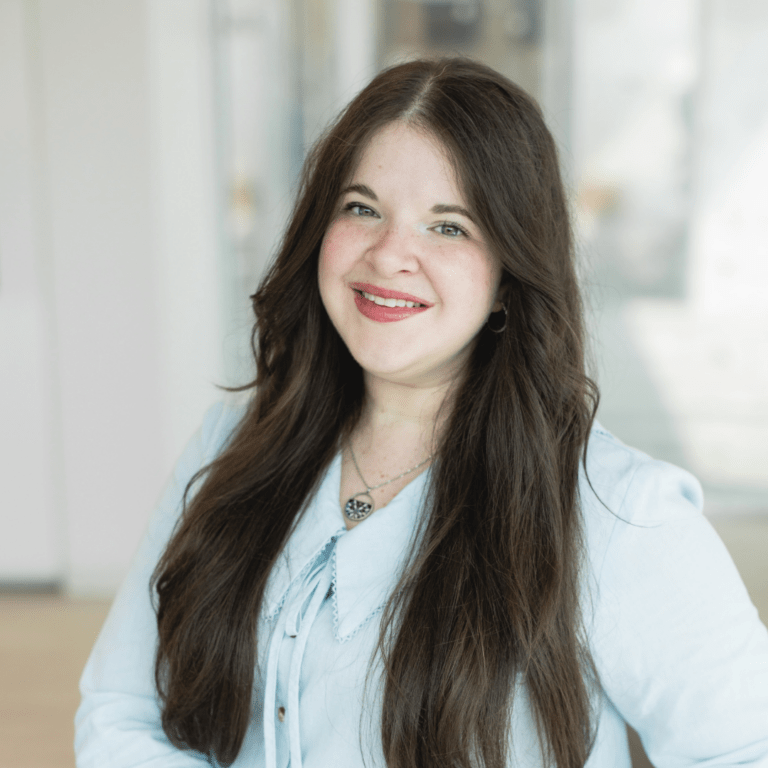 Headshot of  Annabel  Combs